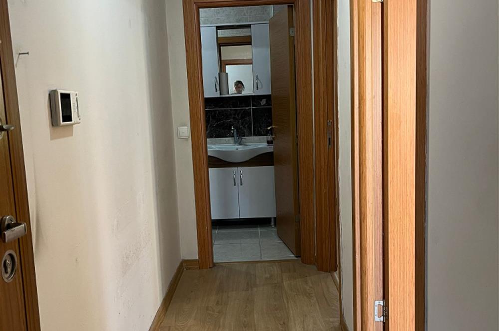 ÇEKMEKÖY'DE GENÇ BİNADA TEMİZ 1+1 DAİRE