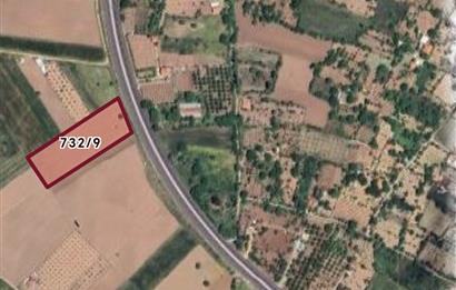 TAVAS'TA ANA YOL ÜZERİ SATILIK TARLA 