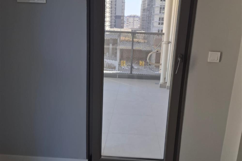 Fikirtepe'de Emkak Konut GYO 7. Etap'ta Kiralık 2+1 Yeni Daire
