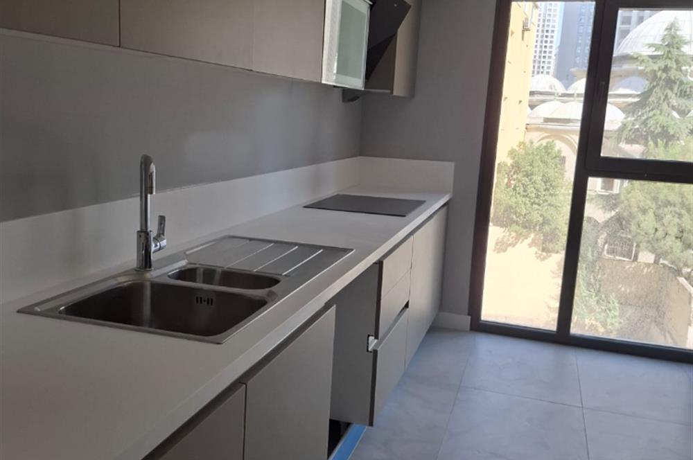 Fikirtepe'de Emkak Konut GYO 7. Etap'ta Kiralık 2+1 Yeni Daire