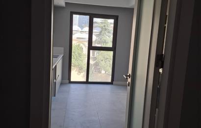 Fikirtepe'de Emkak Konut GYO 7. Etap'ta Kiralık 2+1 Yeni Daire