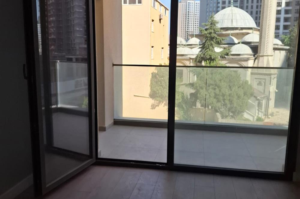 Fikirtepe'de Emkak Konut GYO 7. Etap'ta Kiralık 2+1 Yeni Daire