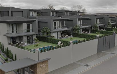 Saruhanda satılık yüzme havuzlu villa