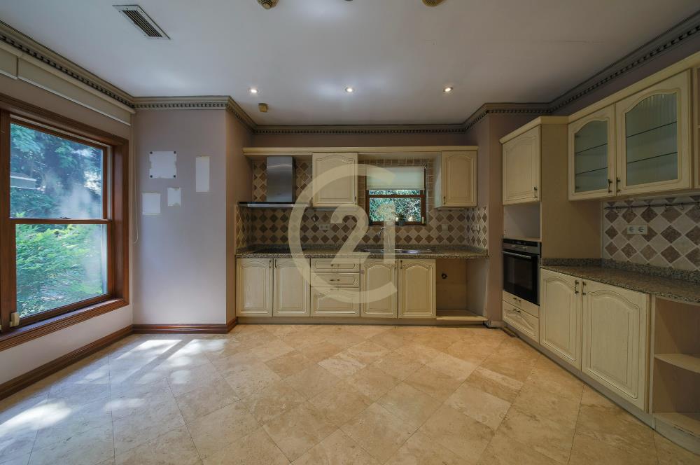 Kemerburgaz Çeşmeler Vadisi Satılık 5+2 Villa 