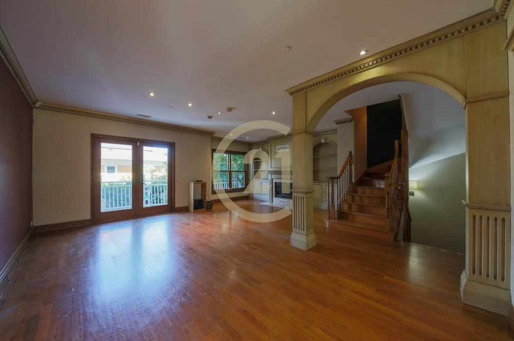 Kemerburgaz Çeşmeler Vadisi Satılık 5+2 Villa 