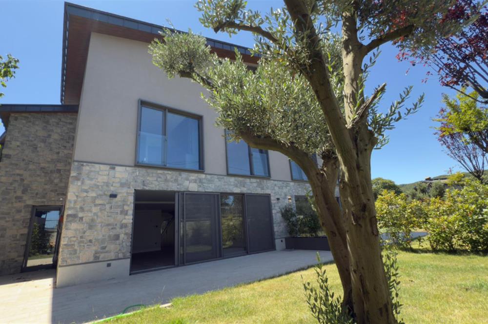 Uskumruköy de Yeni Projede Taşınmaya Hazır Sıfır Tripleks Villa