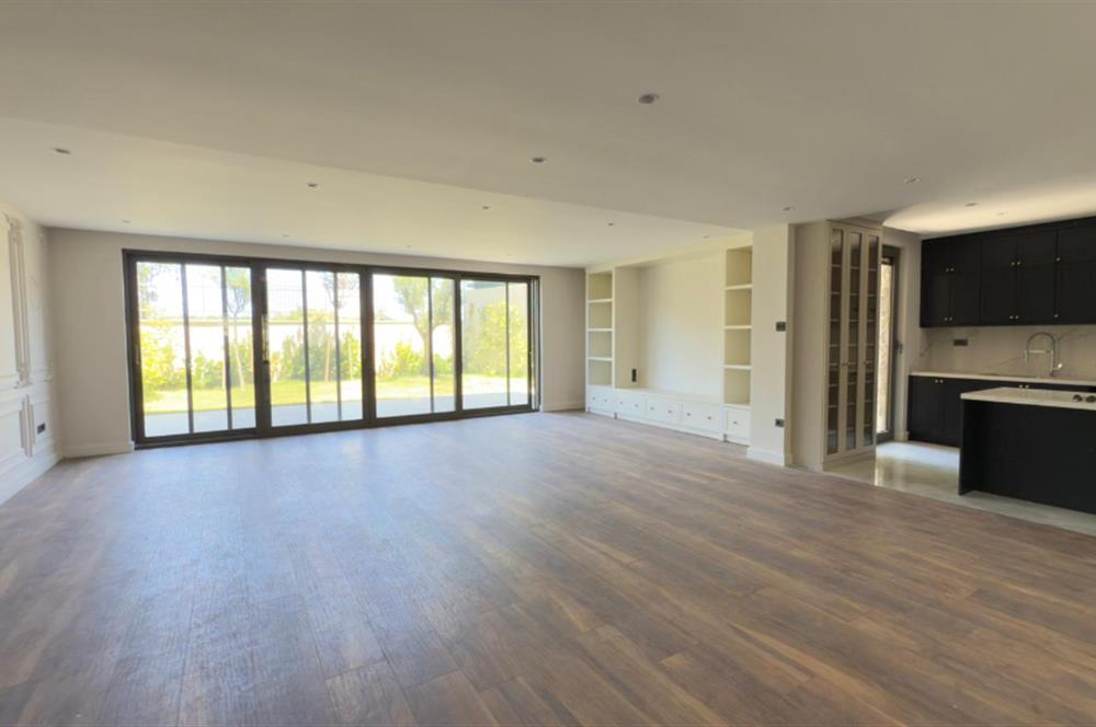 Uskumruköy de Yeni Projede Taşınmaya Hazır Sıfır Tripleks Villa