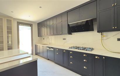Uskumruköy de Yeni Projede Taşınmaya Hazır Sıfır Tripleks Villa