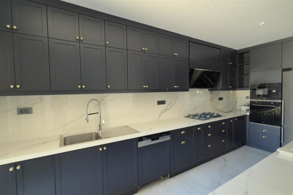 Uskumruköy de Yeni Projede Taşınmaya Hazır Sıfır Tripleks Villa