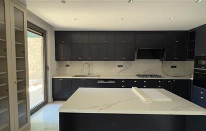 Uskumruköy de Yeni Projede Taşınmaya Hazır Sıfır Tripleks Villa