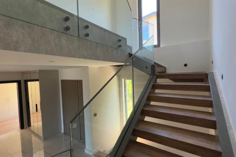 Uskumruköy de Yeni Projede Taşınmaya Hazır Sıfır Tripleks Villa