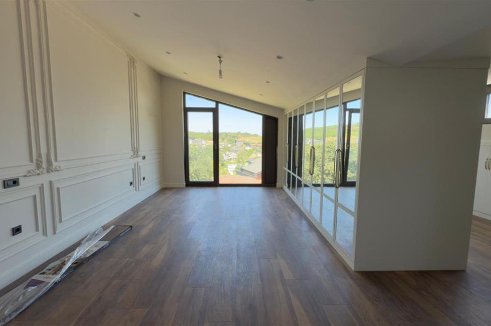 Uskumruköy de Yeni Projede Taşınmaya Hazır Sıfır Tripleks Villa