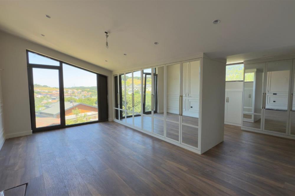 Uskumruköy de Yeni Projede Taşınmaya Hazır Sıfır Tripleks Villa