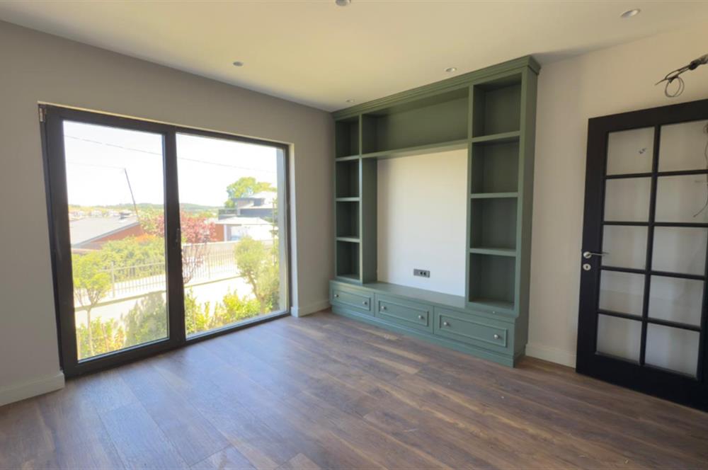 Uskumruköy de Yeni Projede Taşınmaya Hazır Sıfır Tripleks Villa
