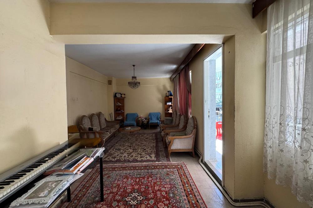 Bornova Küçük Park'ta Eşyalı Kiralık 3+1 Daire
