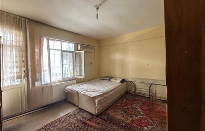 Bornova Küçük Park'ta Eşyalı Kiralık 3+1 Daire