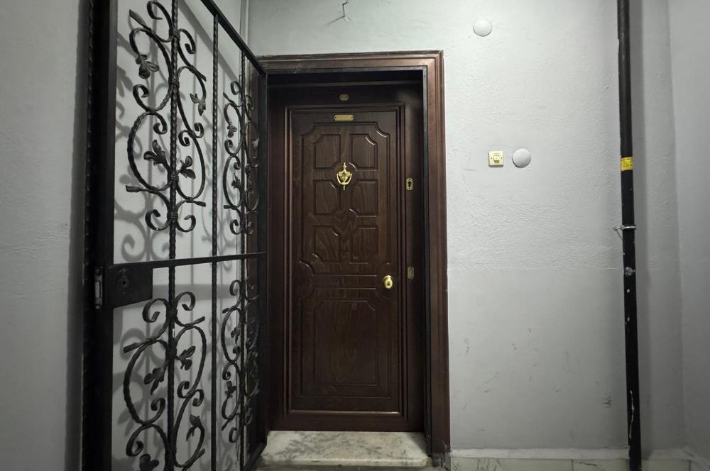 Bornova Küçük Park'ta Eşyalı Kiralık 3+1 Daire