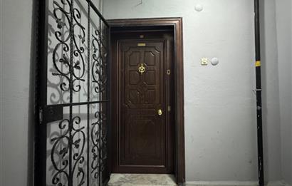 Bornova Küçük Park'ta Eşyalı Kiralık 3+1 Daire