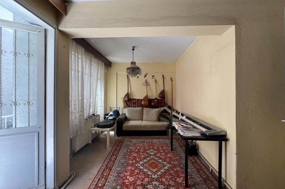 Bornova Küçük Park'ta Eşyalı Kiralık 3+1 Daire