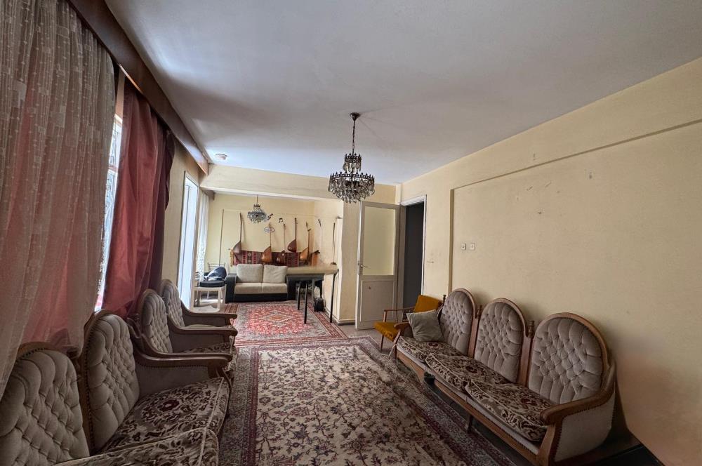 Bornova Küçük Park'ta Eşyalı Kiralık 3+1 Daire