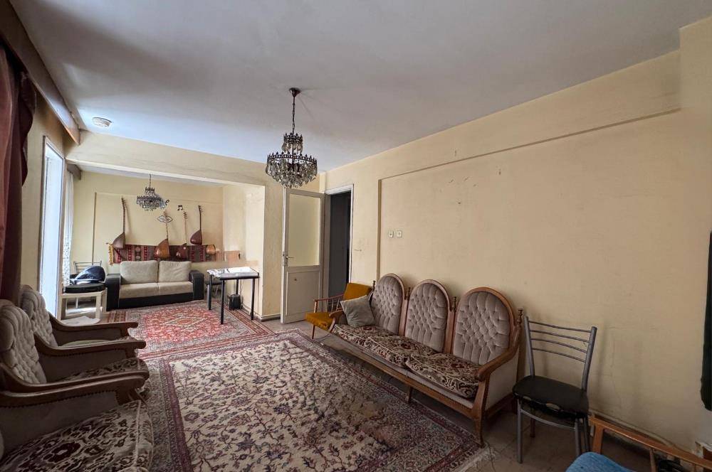 Bornova Küçük Park'ta Eşyalı Kiralık 3+1 Daire