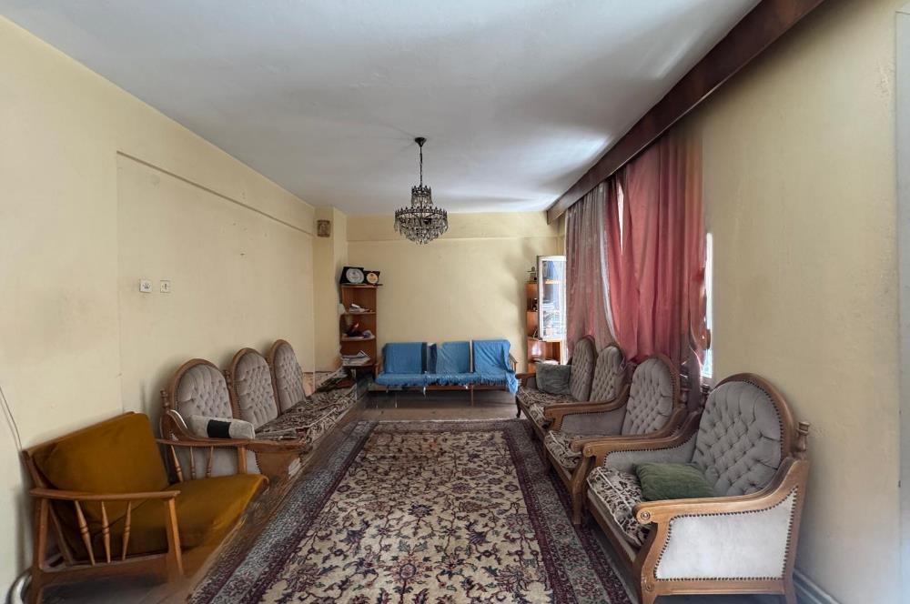 Bornova Küçük Park'ta Eşyalı Kiralık 3+1 Daire