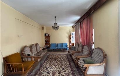 Bornova Küçük Park'ta Eşyalı Kiralık 3+1 Daire