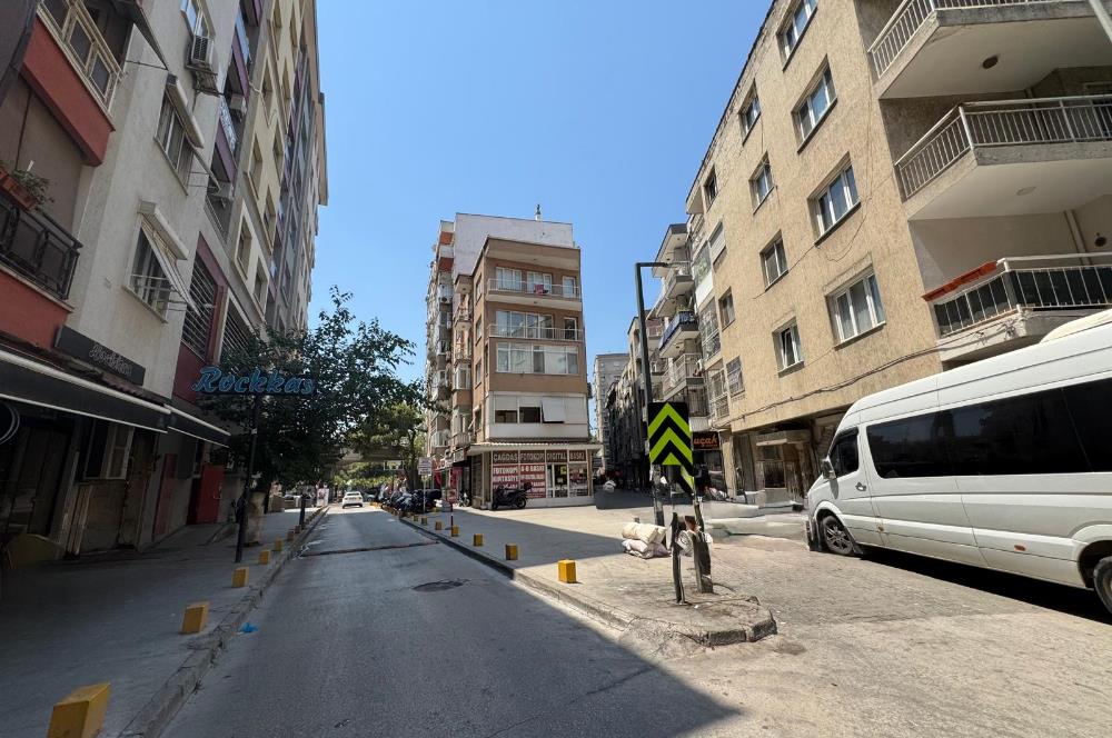 Bornova Küçük Park'ta Eşyalı Kiralık 3+1 Daire