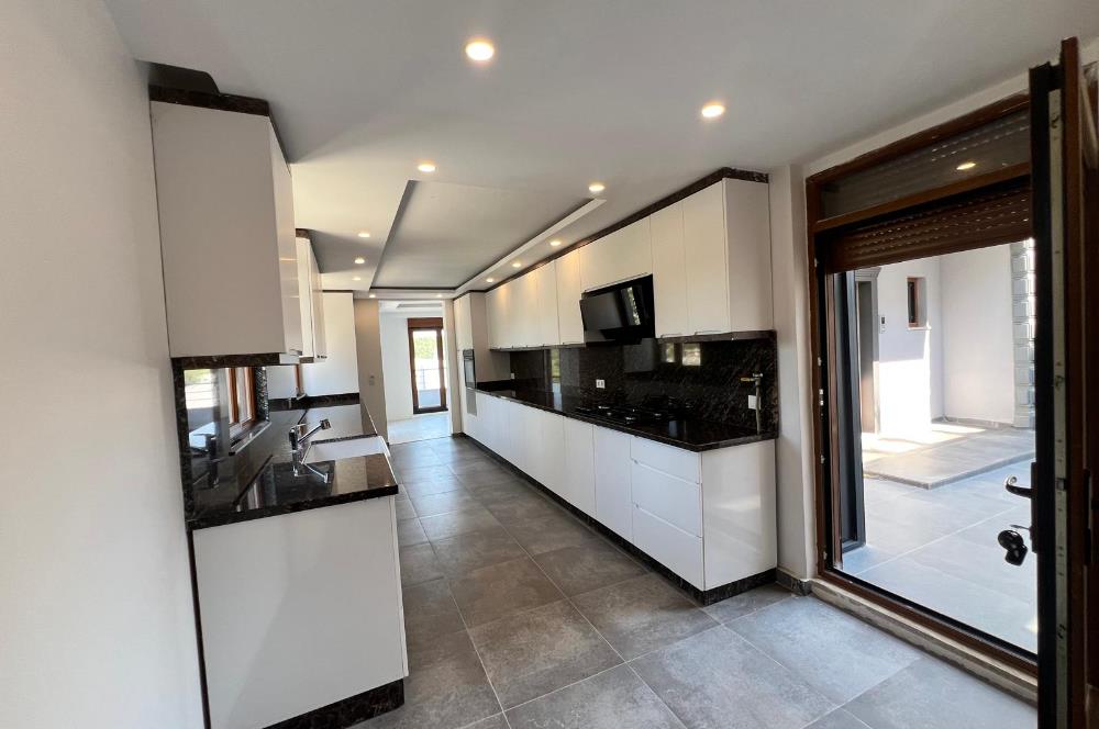 Uskumruköyde Özel Dekorasyonlu 4+2 Satılık Villa