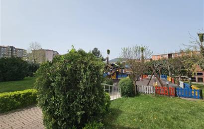 ÇAM KOZA COURT SİTESİ GENİŞ BALKONLU 1+1 KİRALIK DAİRE