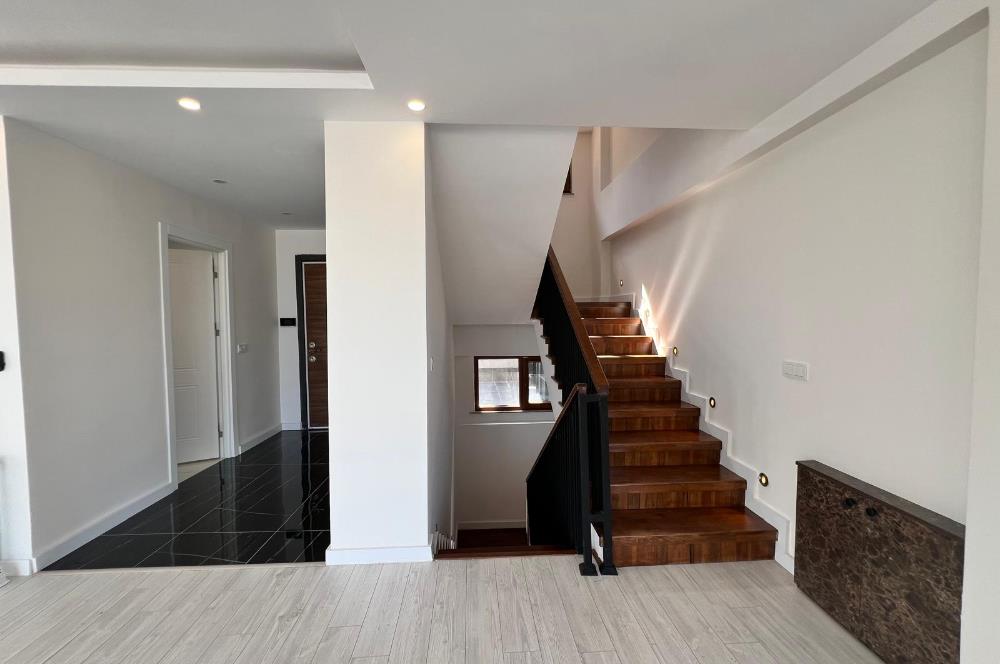 Uskumruköyde Özel Dekorasyonlu 4+2 Satılık Villa