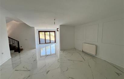 Uskumruköyde Özel Dekorasyonlu 4+2 Satılık Villa