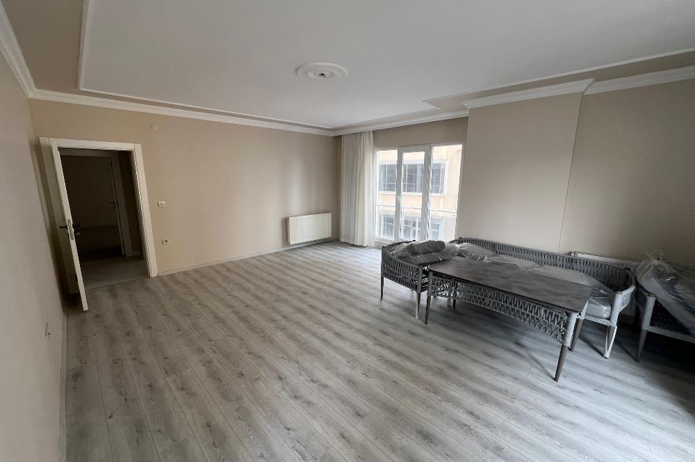 Kaşüstü merkezde ister ofis ister daire tabela değeri yüksek