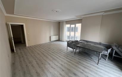 Kaşüstü merkezde ister ofis ister daire tabela değeri yüksek