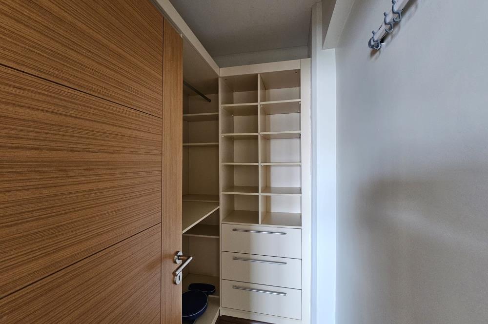 ÇAM KOZA COURT SİTESİ GENİŞ BALKONLU 1+1 KİRALIK DAİRE