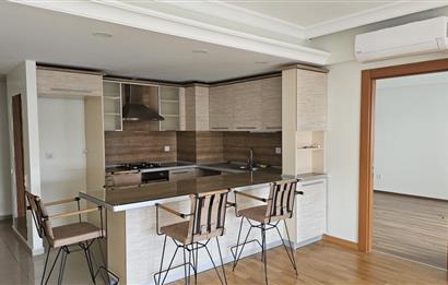 ÇAM KOZA COURT SİTESİ GENİŞ BALKONLU 1+1 KİRALIK DAİRE
