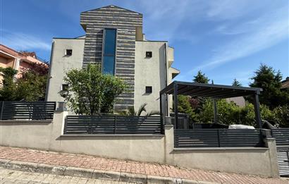 Zekeriyaköy'de Yatırımlık Lüks 5+2 Villa - Özel Dekorasyonlu
