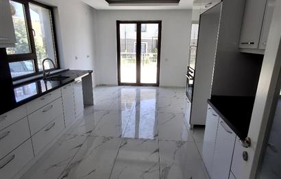 ALACAATLIDA 5+1 NET 360m2 VİLLA