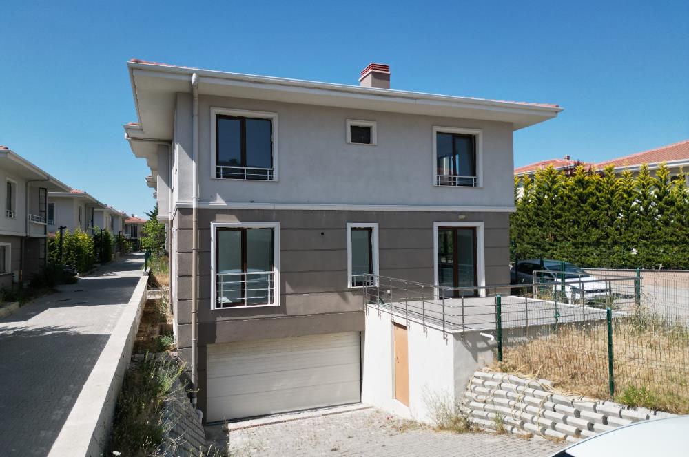 ALACAATLIDA 5+1 NET 360m2 VİLLA
