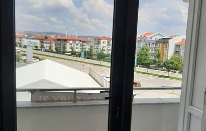 CENTURY 21 BAL GAYRİMENKUL'DEN İZMİR YOLU ÜZERİ ADLİYE AVM ŞEHİR HASTANESİNE YÜRÜME MESAFESİ  HANZADE KONUTLARINDA NET 50 M2 FERAH GENİŞ 1+1 