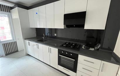 SÜVARİDE SIFIR BİNA KAT DA GENİŞ 3+1 DAİRE