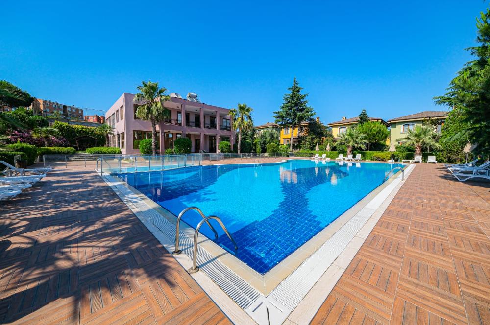 KURTKÖY PARK EVLERİ KİRALIK 5+2 VİLLA