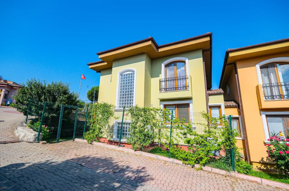 KURTKÖY PARK EVLERİ KİRALIK 5+2 VİLLA