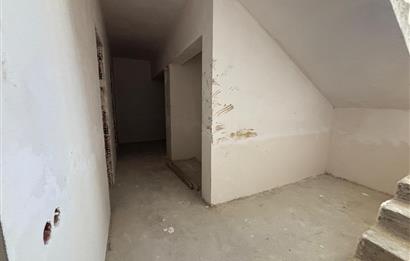 DOĞAYLA İÇ İÇE ŞEHİRDEN UZAK GÖLBAŞI KARŞIYAKA'DA 6+1 VİLLA