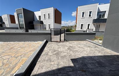 DOĞAYLA İÇ İÇE ŞEHİRDEN UZAK GÖLBAŞI KARŞIYAKA'DA 6+1 VİLLA