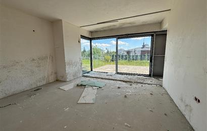 DOĞAYLA İÇ İÇE ŞEHİRDEN UZAK GÖLBAŞI KARŞIYAKA'DA 6+1 VİLLA