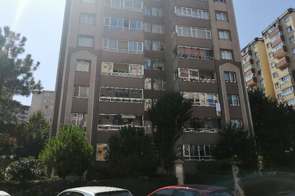 Beykent Hasbahçe sitesinde Satılık 3+1 Ara kat daire..