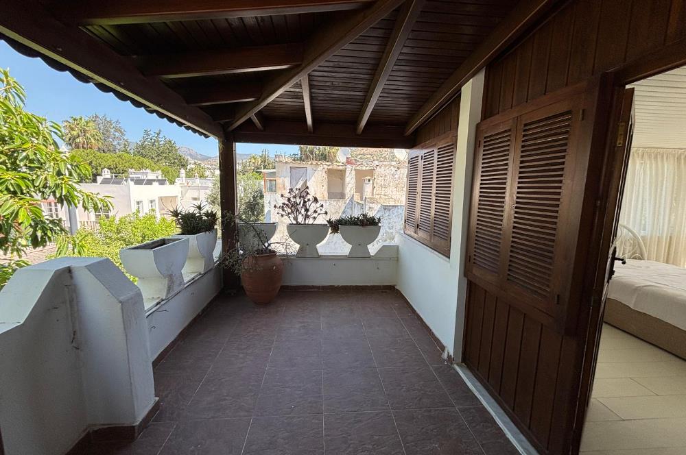 Eskiçeşme Denize Yürüme Mesafesinde Müstakil Triplex Villa