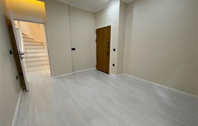 FEYZULLAH CADDESİ MERT SOKAK’TA 1+1 50m2 NET BAKIMLI TERS DUBLEKS