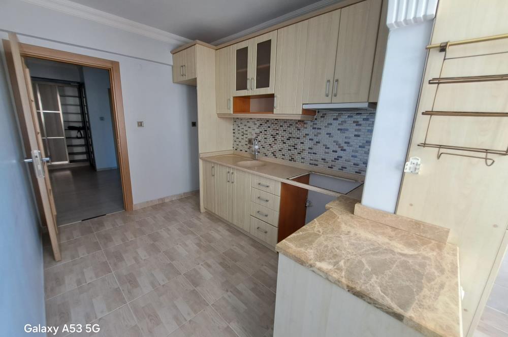 Kartal Cevizlide Arakat , Balkonlu, Geniş 3+1 Kiralık Daire